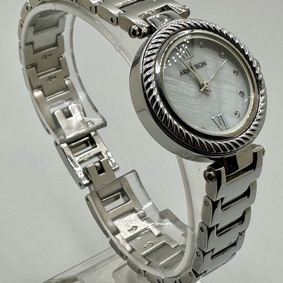Woman’s Vintage ARMITRON Brand Watch Case size - Picture 4 of 8